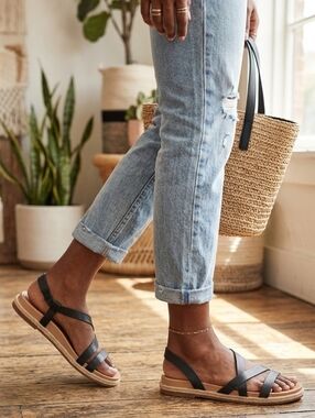 Lucky Brand Darli Black Leather Sandals Size 8 NWOT